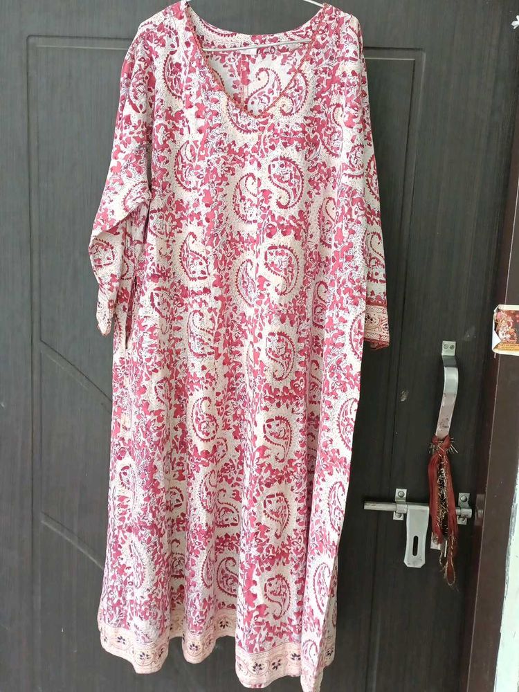 Elegant Red &amp; White Paisley Kurta