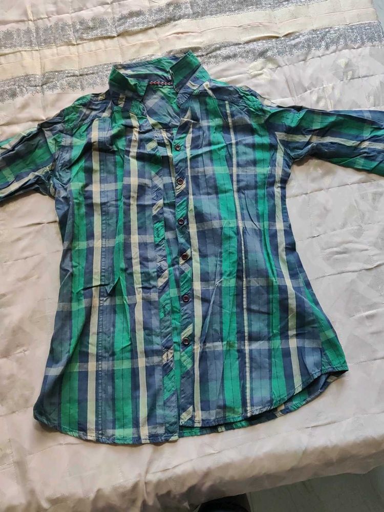 Green &amp; Blue Plaid Button-Up Shirt