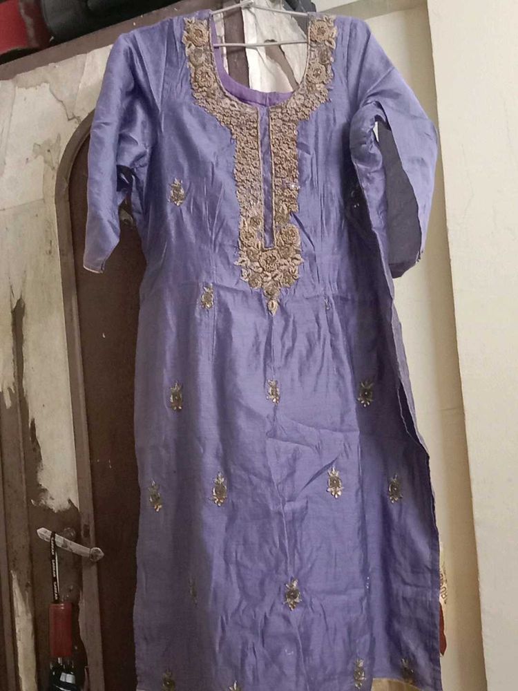 Elegant Lavender Kurta with Gold Embroidery