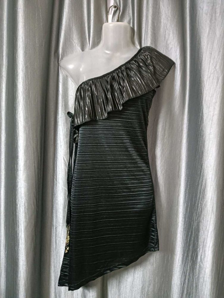One shoulder dress 🖤