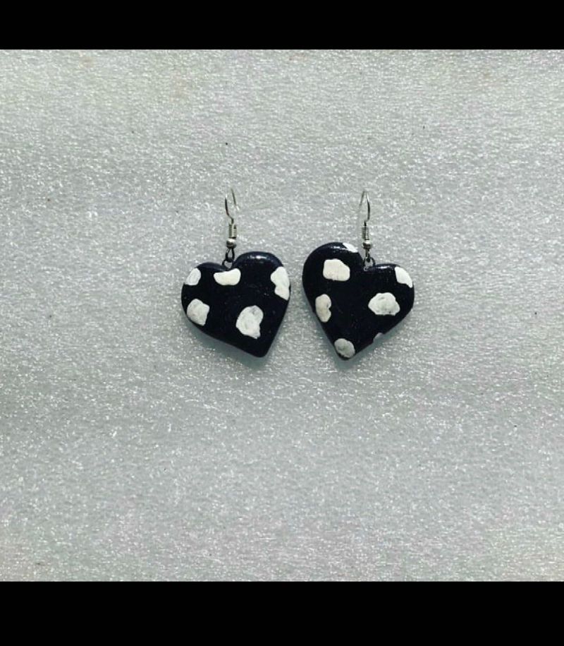 Cute Black &amp; White Heart Earrings