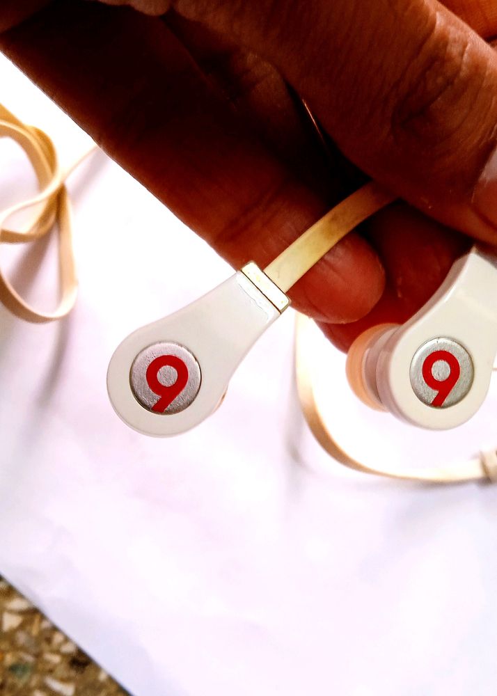 Earphone