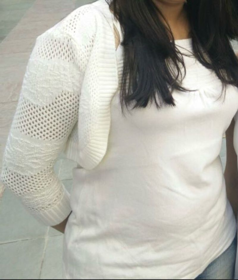 Chic White Knit Spegatti &amp; Shrug Combo