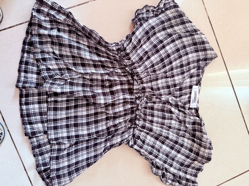 Chic smart Black &amp; White Plaid Top