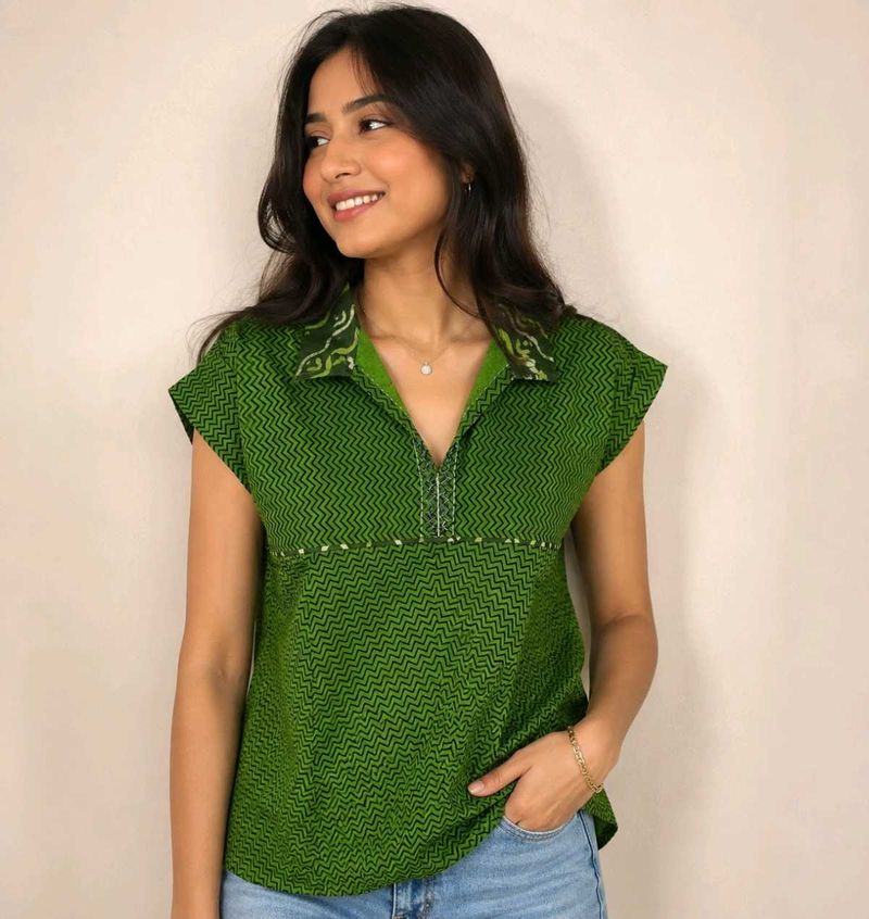 Globus Geometric Short Sleeve Top** ✨