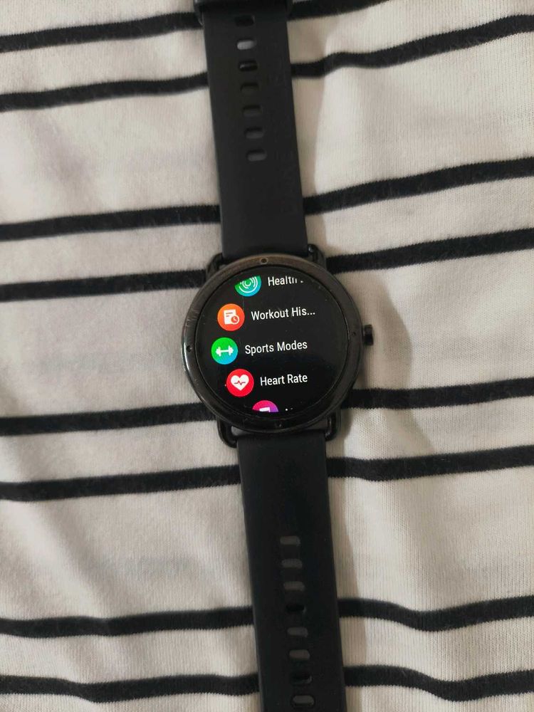 Noise Fit Buzz Smart watch with Charger