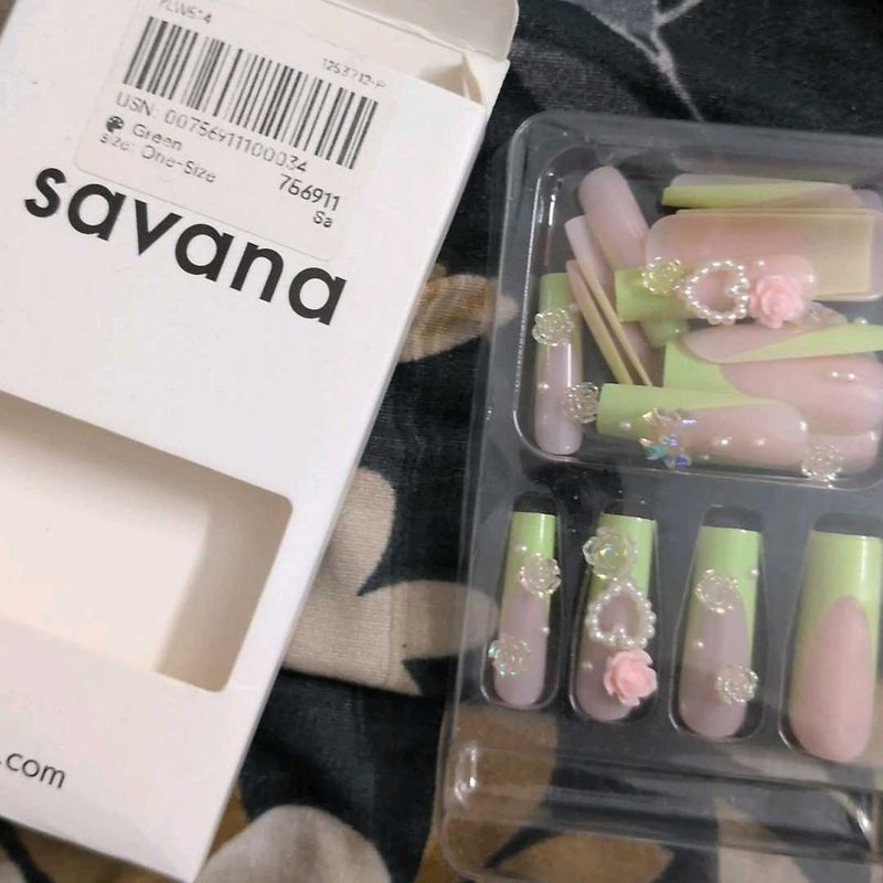 Savana Press-On Nails with Pearls &amp; Roses