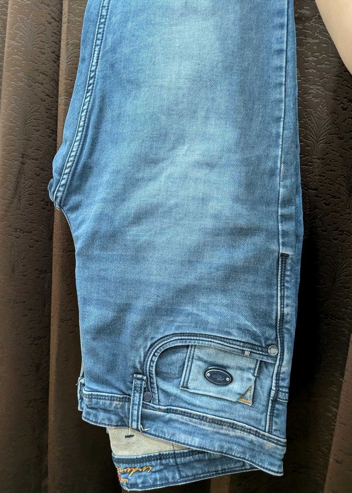 Men's Light Wash Denim Jeans