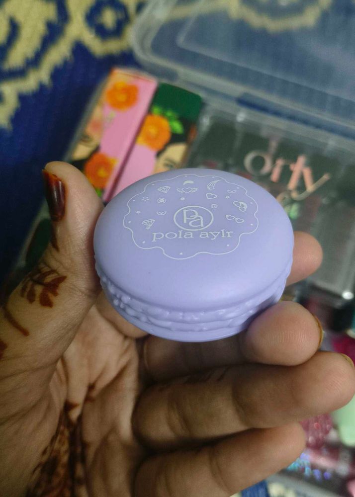 Pola Aylr Macaron lipbalm