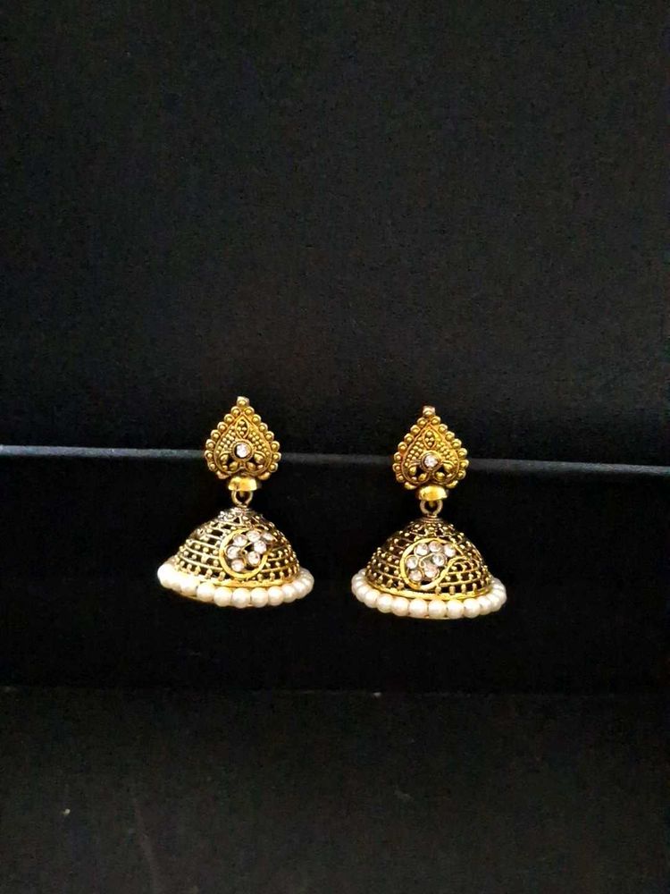 8 Pairs of earnings