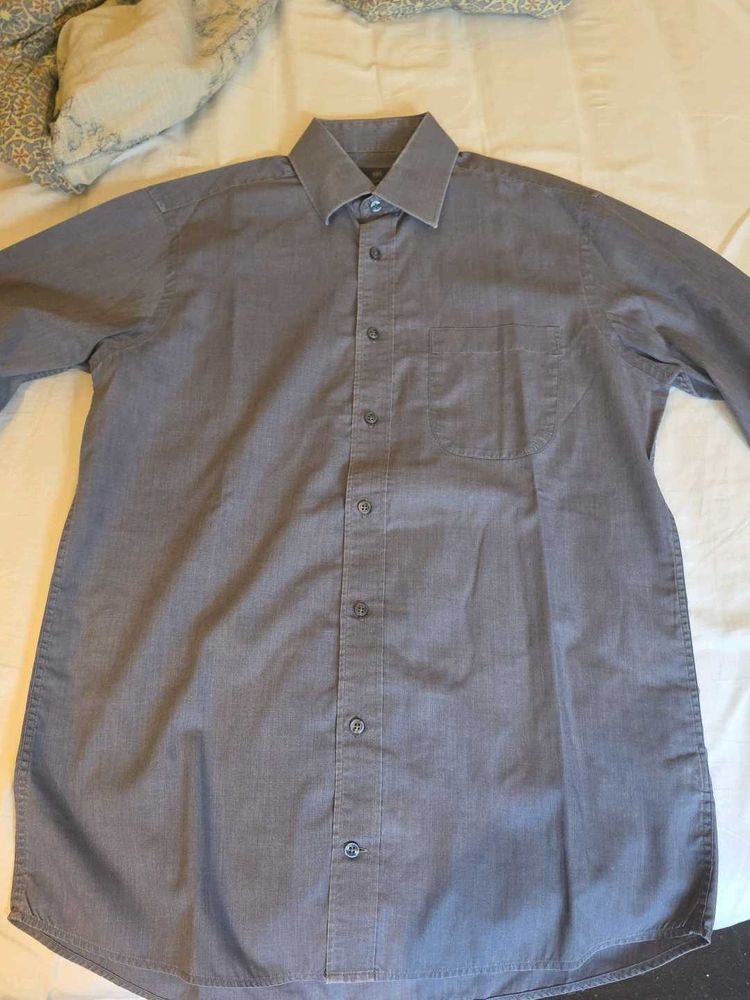 Men's Gray Button-Down Shirt