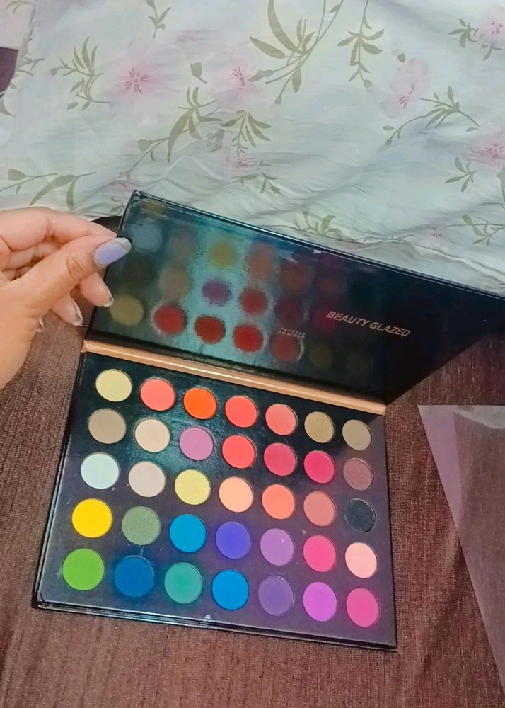 Name: HRKESHY BEST QUALITY EYESHADOW PALLETE