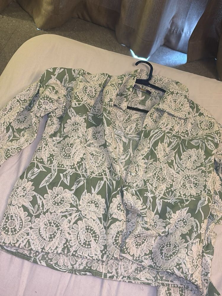 boutique Green Floral Print top/ jacket