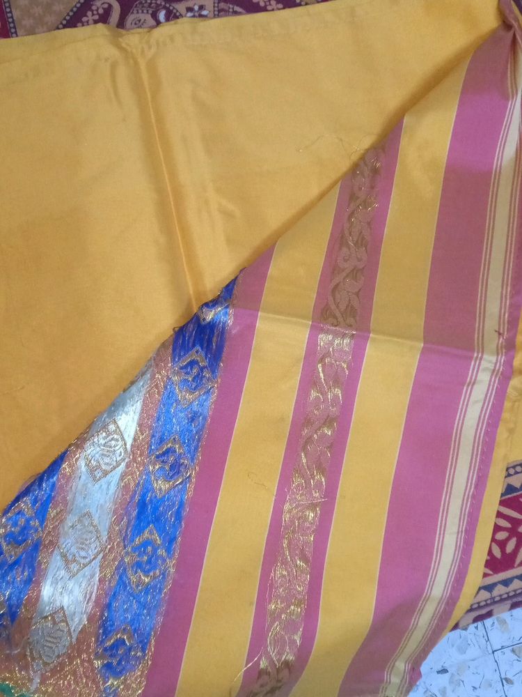 Yellow Saree With Beautiful Design And Blouse