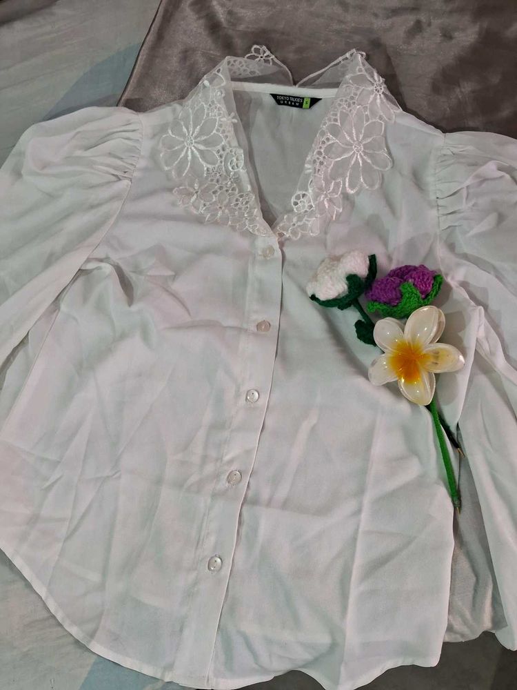 Elegant White Lace Collar Blouse