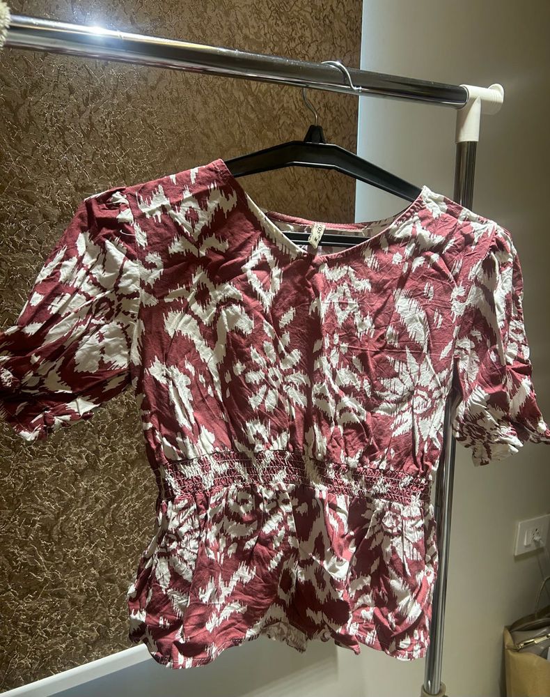 M size. should iron it suits well