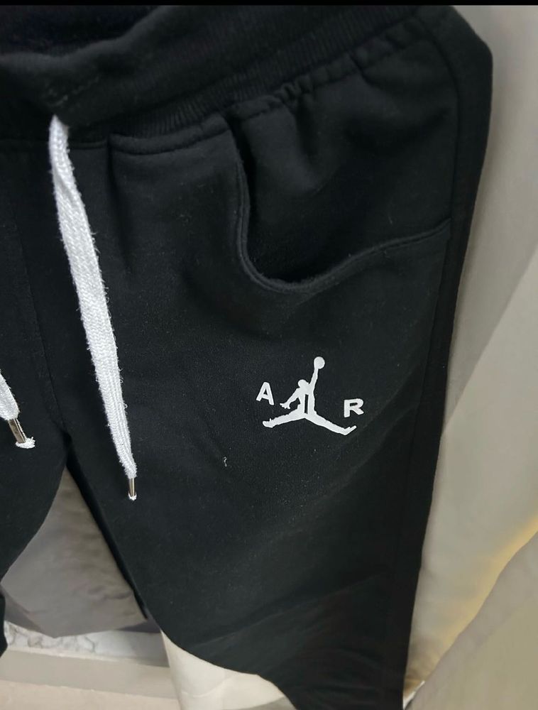air Jordan lower with 2 free
