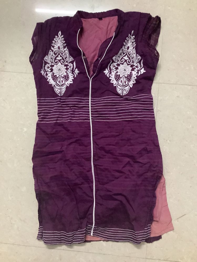 Elegant Purple Kurta with Intricate White Embroide