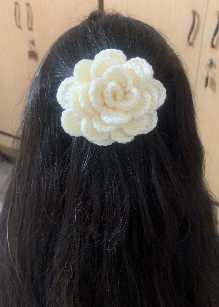 Cream Crochet Flower Hair Clip 🤍