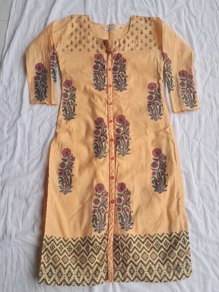 Festive Gold straight kurta with red flower print