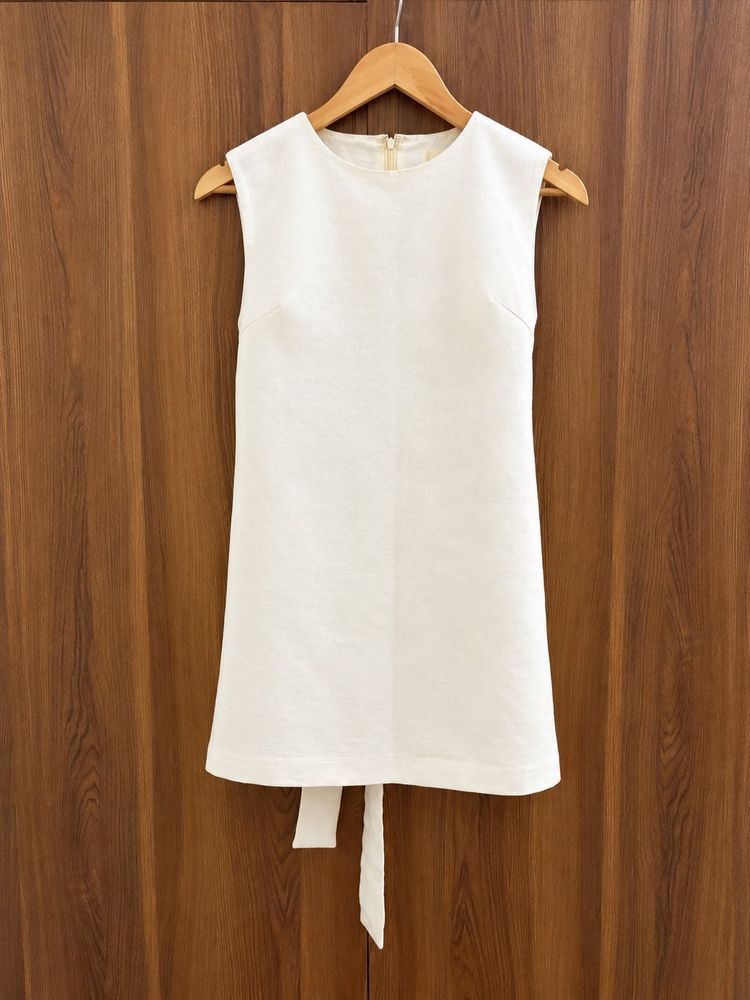 white bow top