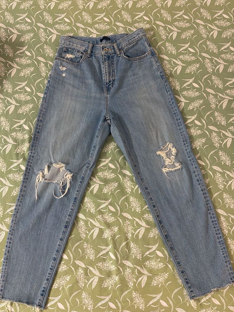 UNIQLO Distressed Light Wash Denim Jeans