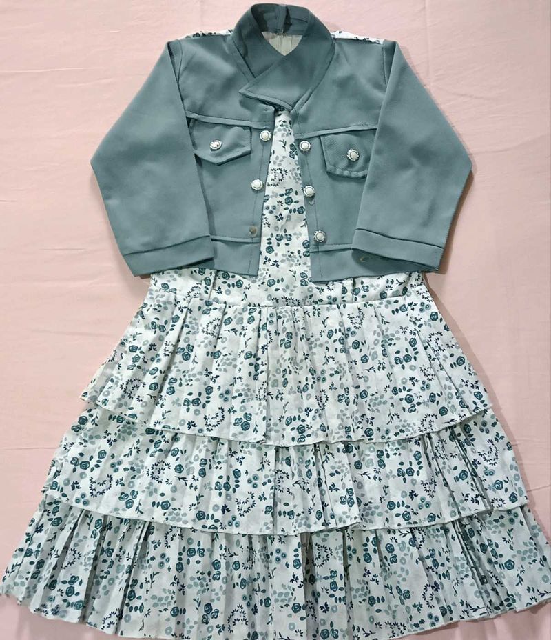 Chic Tiered Floral Dress with Jacket