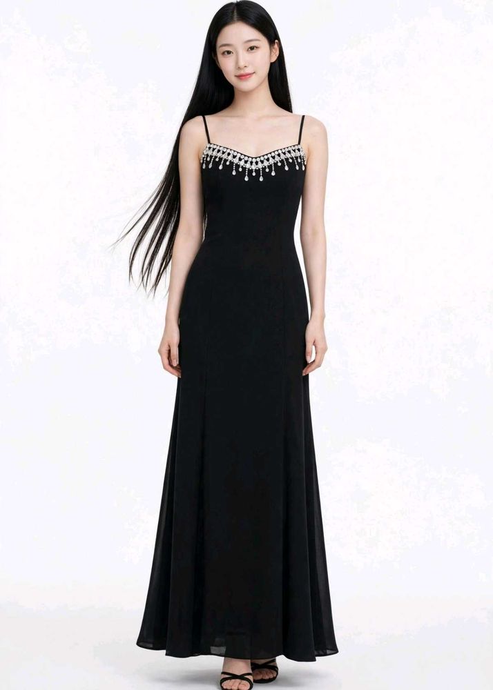*Glamorous Black Crystal Embellished Evening Dress