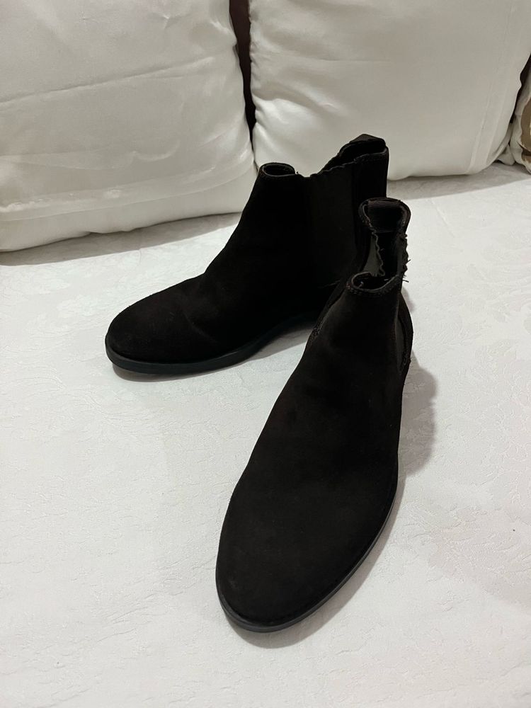 Stylish Black Suede Chelsea Boots