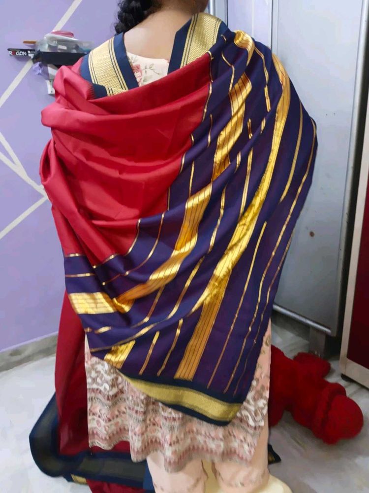 Elegant maroo Saree with Blue &amp; Gold Border wit