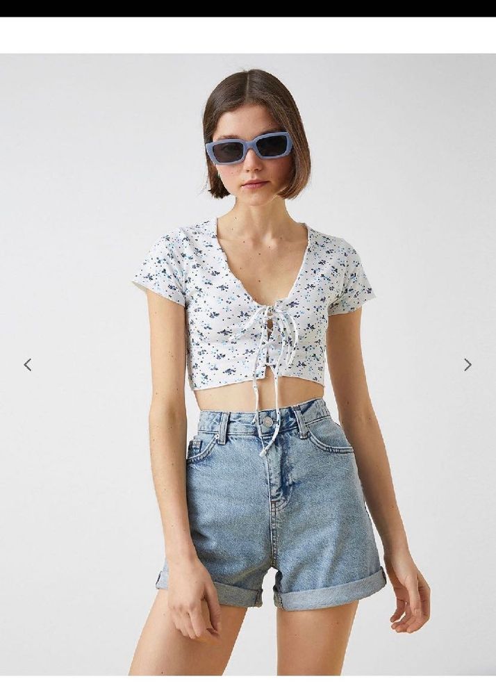 Floral Lace-Up Cropped Top