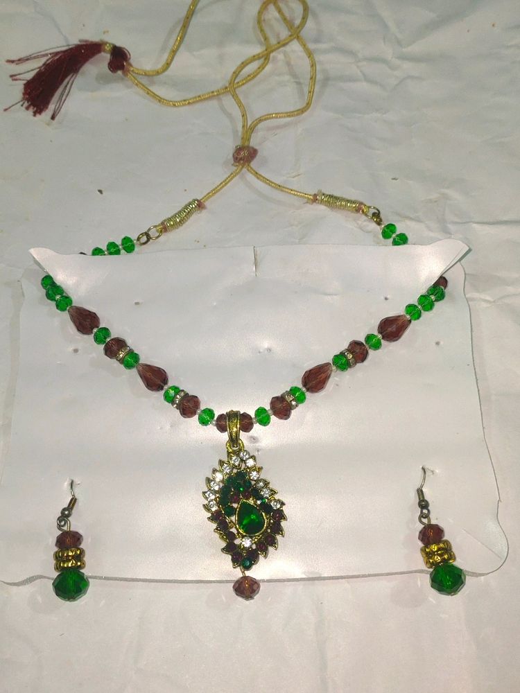 Women's Necklace With Elegant Earrings