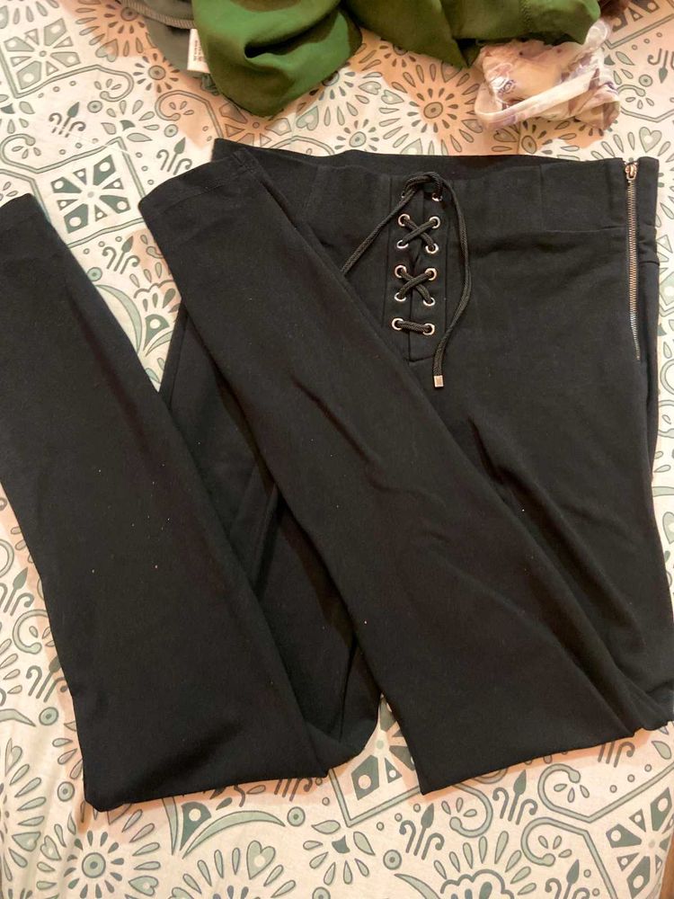 Black Pants with Zipper Detail