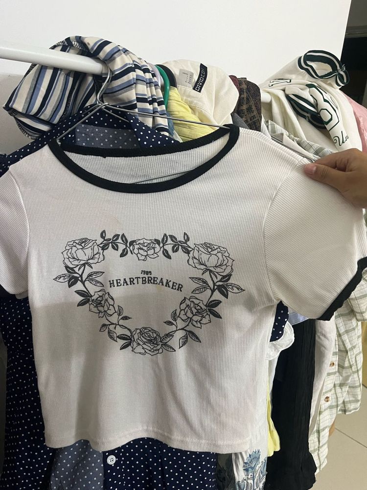 y2k cute  , black and white baby tee/crop t
