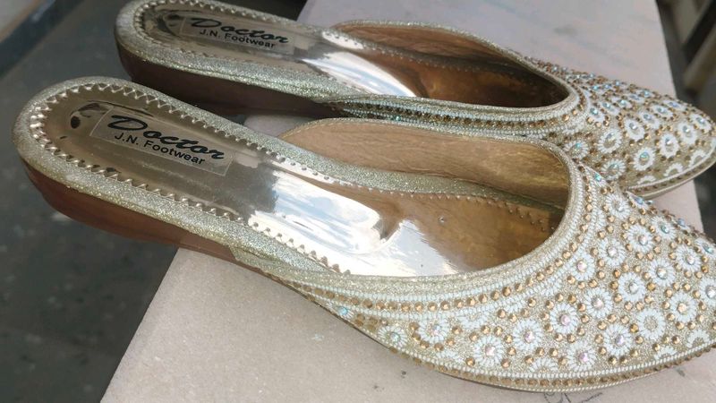 Women's Gold Embellished Punjabi Jutti | Size 40 |