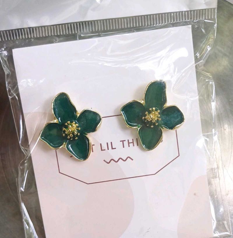 🍀 Just Lil Things - Green Floral Stud Earrings 🍀