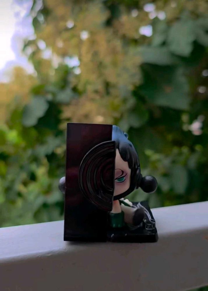 Skull panda courtroom series figurine