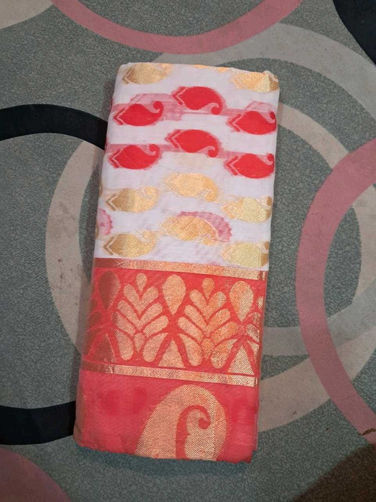 Elegant White &amp; Red Paisley Saree