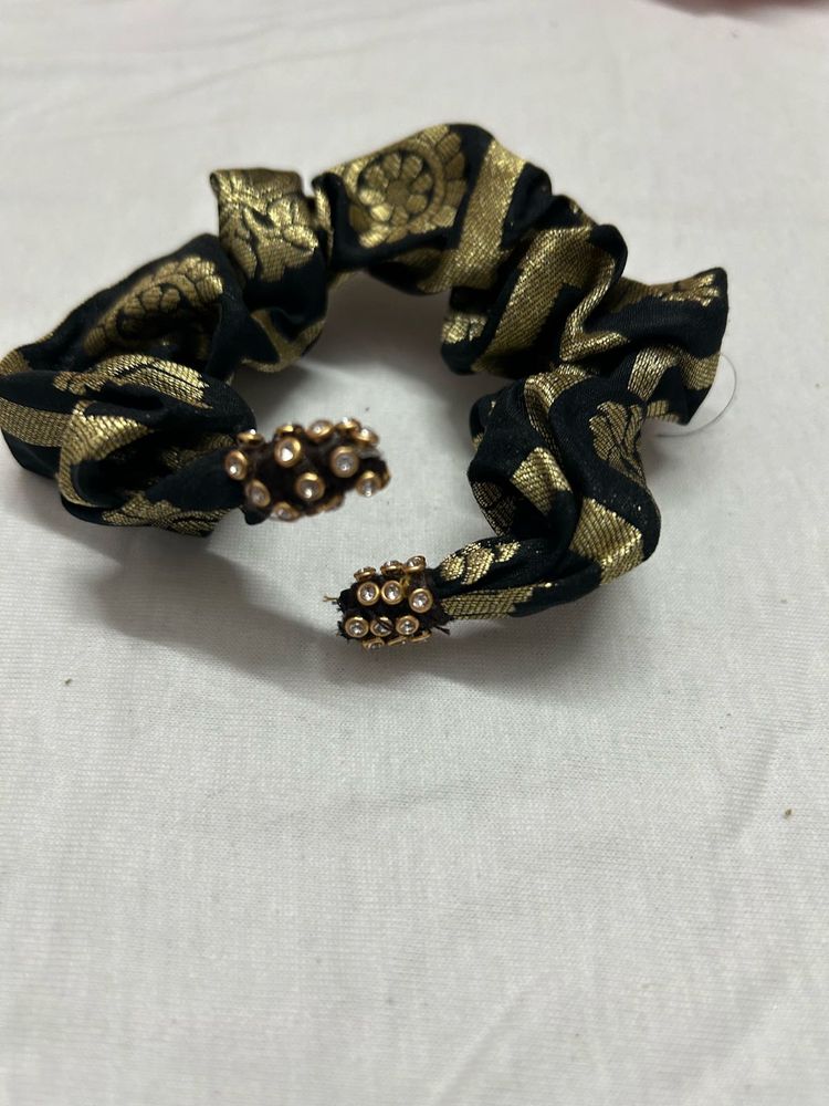 Elegant Black &amp; Gold Scrunchie