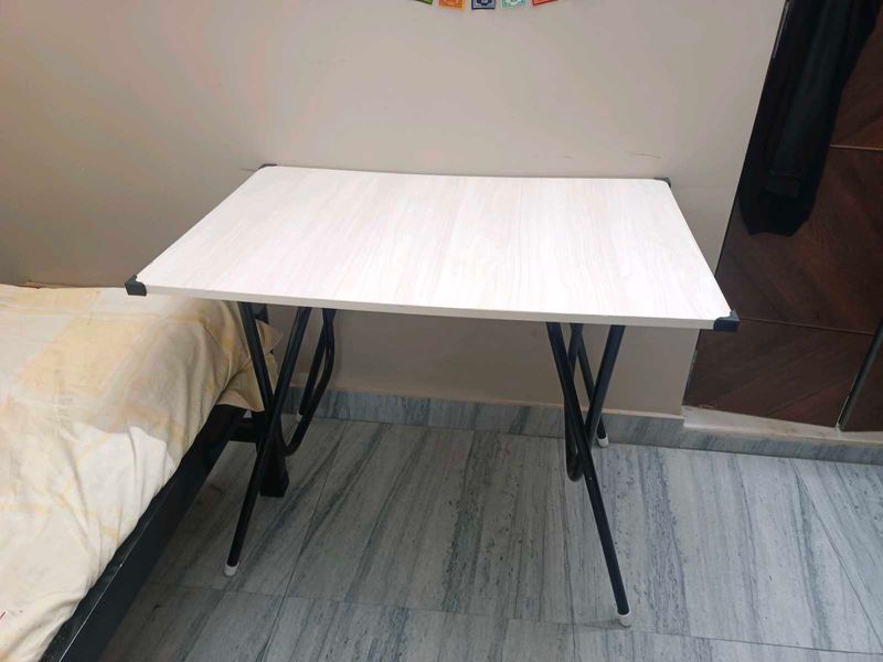 foldable/compact  study table