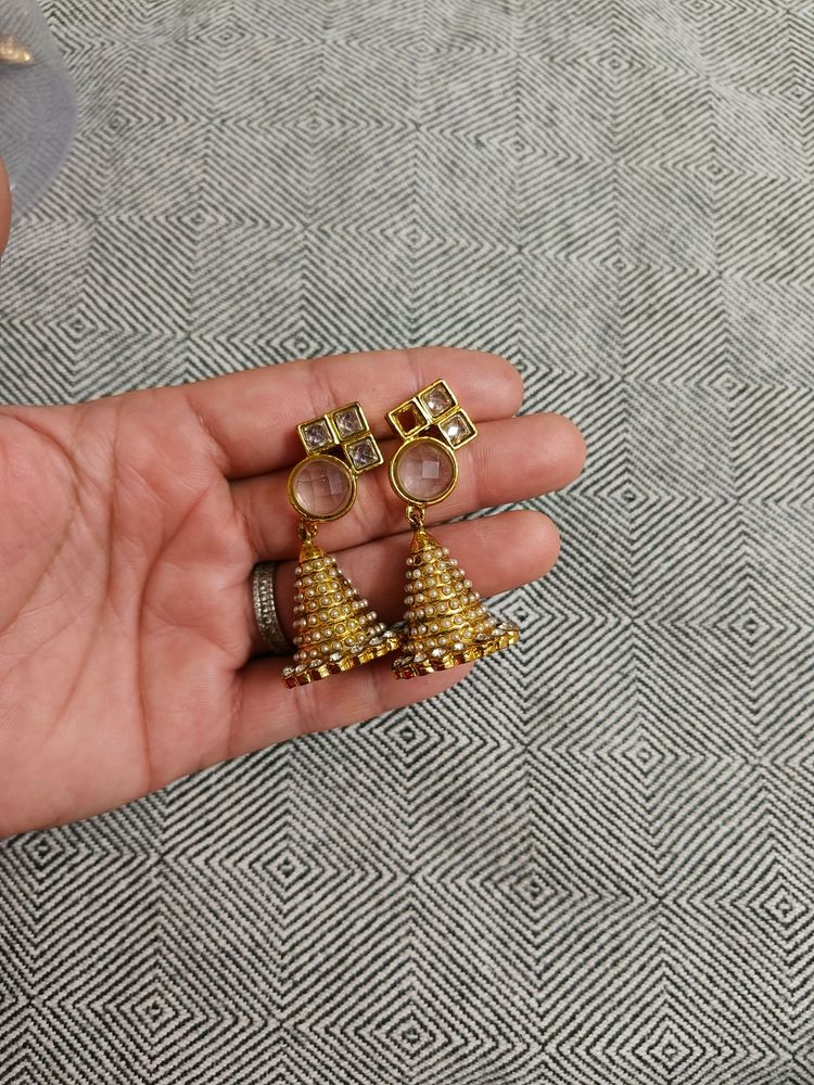 Jhumke, Golden Colour, 1 Nagina Is Missing