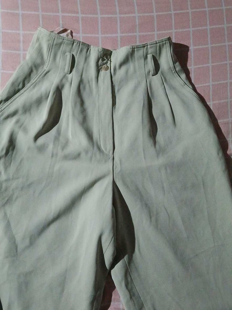 Chic Pleated Wide-Leg Pants