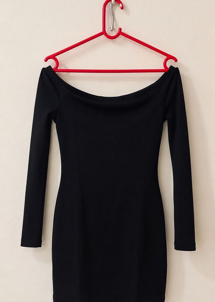 Chic Off-Shoulder Long Sleeve Black Dress