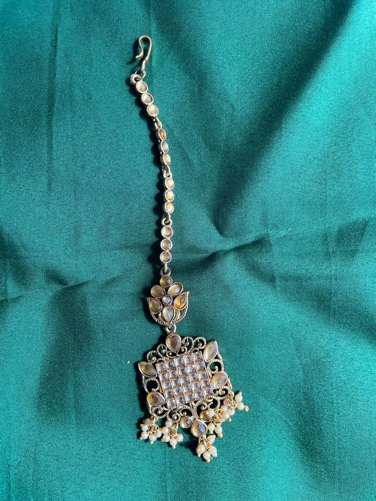 Elegant Maang Tikka