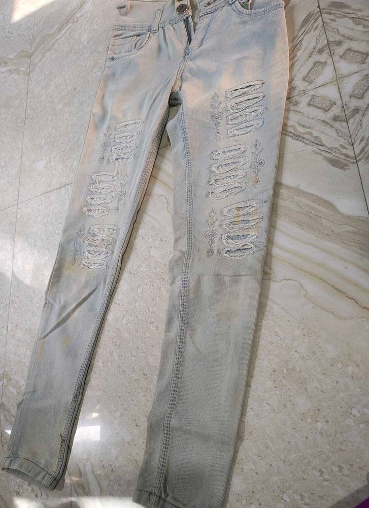 Light Wash Ripped Jeans