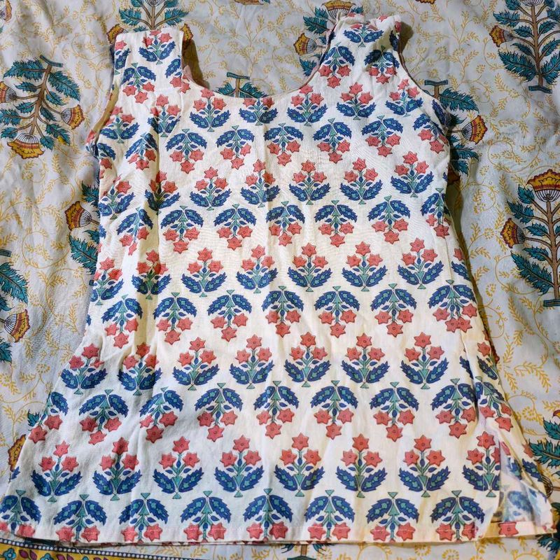 Stylish sleeveless  short kurti