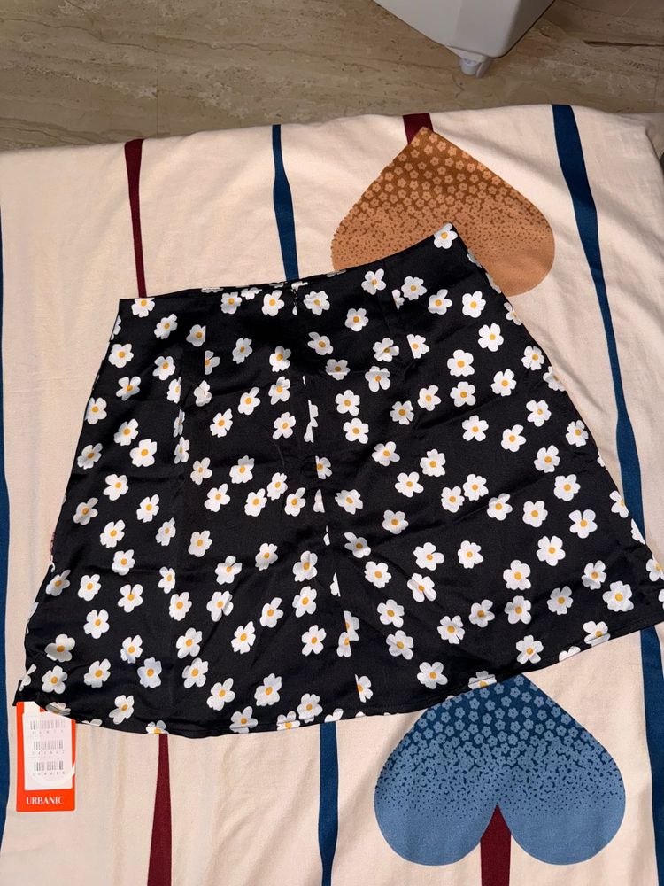 Urbanic Daisy Skater Skirt 🌼
