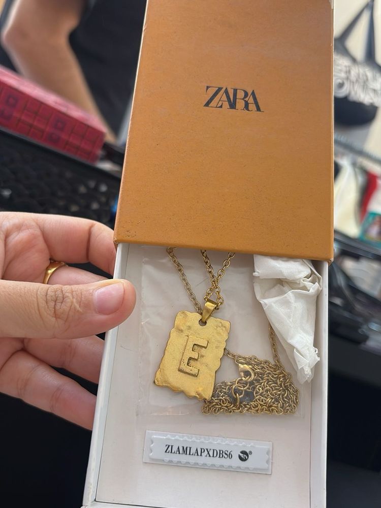 ZARA Gold Letter E Pendant Necklace