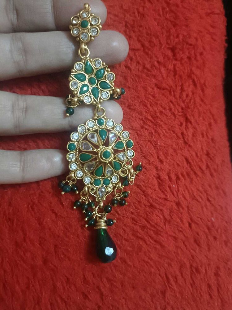 Elegant Green Gemstone earrings with free kanchain