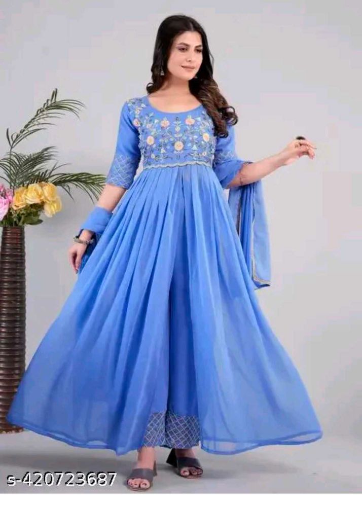 Elegant Blue Embroidered Kurta Set 3pc M
